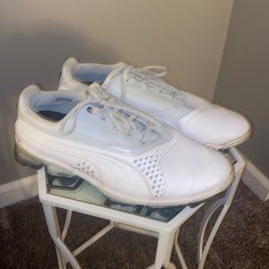 Size 9, gray and white Puma golf shoes.
